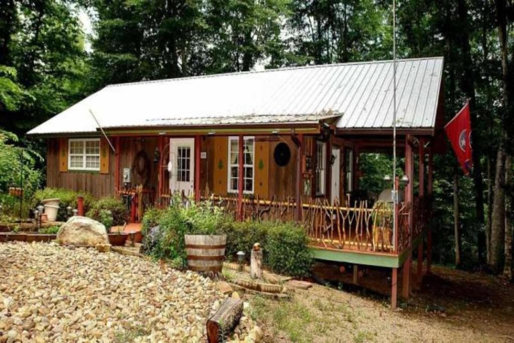 Enchanted Cottage - 1 Bedrooms, 1 Baths, Sleeps 2 cabin